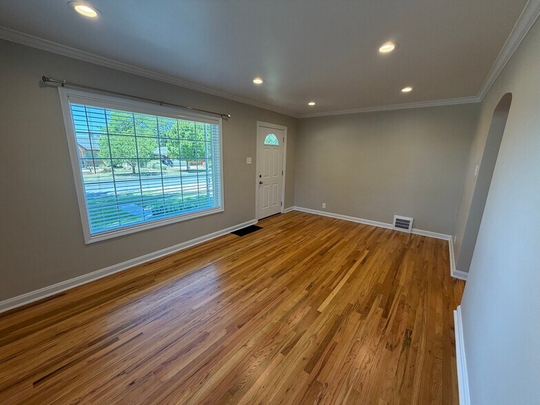 Building Photo - 145 S 300 E