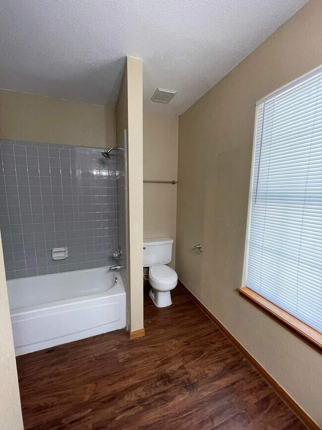 Building Photo - 103 Sherwood Dr