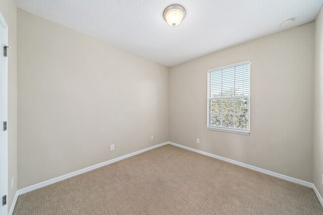 Building Photo - 2911 Upper Park Rd