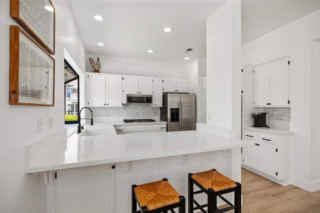 Building Photo - 31 Oak Knolls