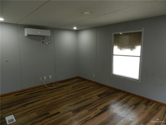 Building Photo - 1718 E Juarez Ave