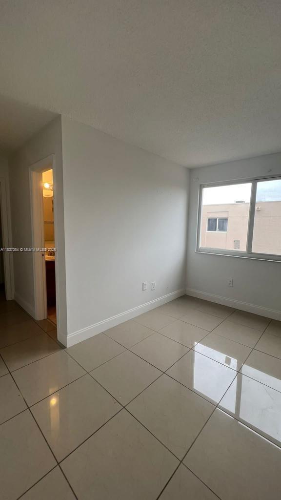 Building Photo - 6950 Miami Gardens Dr