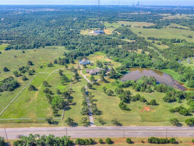 Building Photo - 1516 E Britton Rd