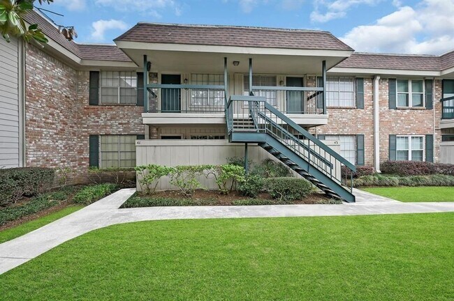 Building Photo - 845 Augusta Dr