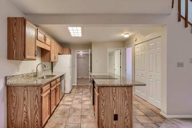Building Photo - Comfortable 2BR + Loft Home — Close to For...