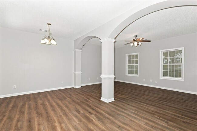 Building Photo - 8648 Thomas Ln
