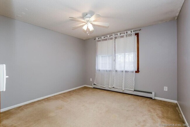 Building Photo - 150 Long Hill Dr