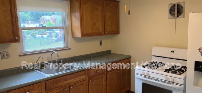 Building Photo - 910 9th St