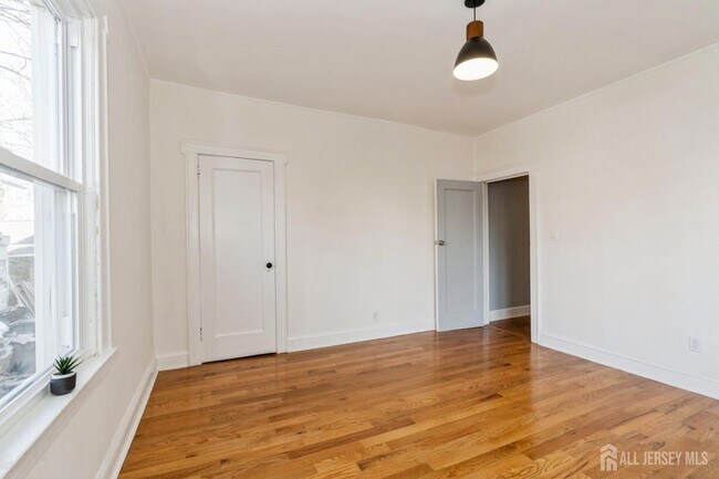 Building Photo - 41-43 Poe Avenue Unit