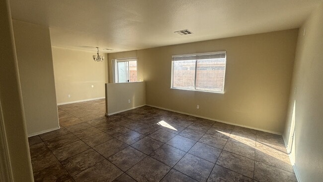 Building Photo - Move in Ready 3 bedroom 2.5 Bath Townhome