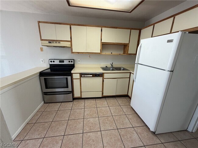 Building Photo - 3417 SW Santa Barbara Pl