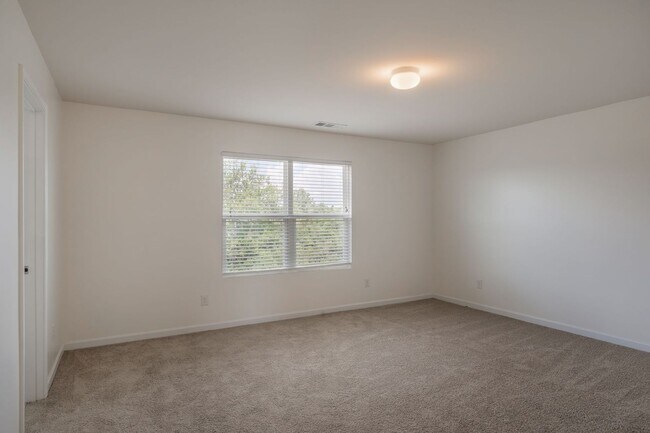 Building Photo - Beautiful 4bd 2.5ba home with Community Am...
