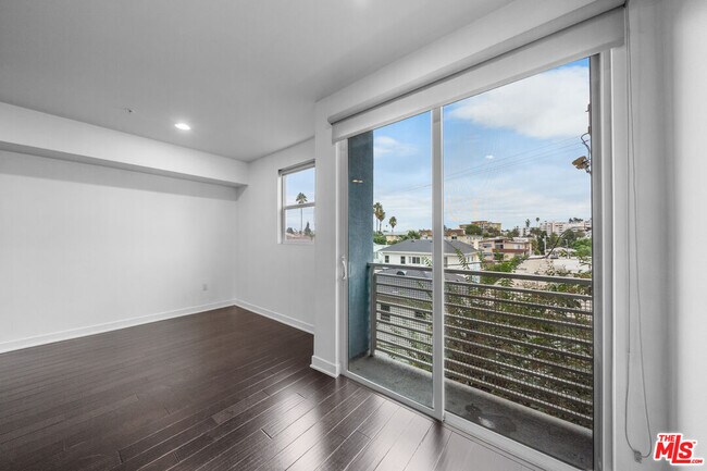 Building Photo - 436 S Virgil Ave
