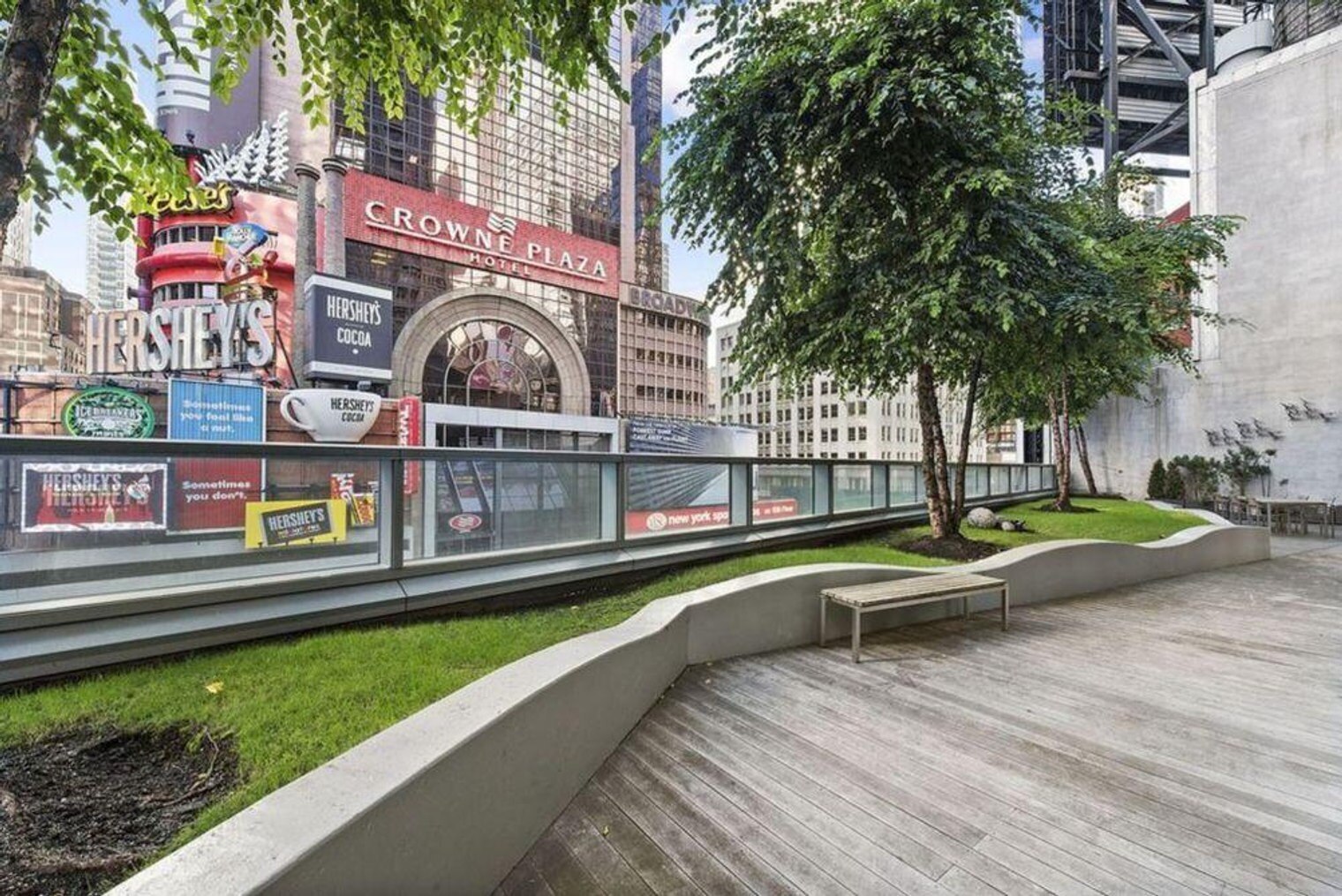 Building Photo - 1600 Broadway-SI ID1508174P