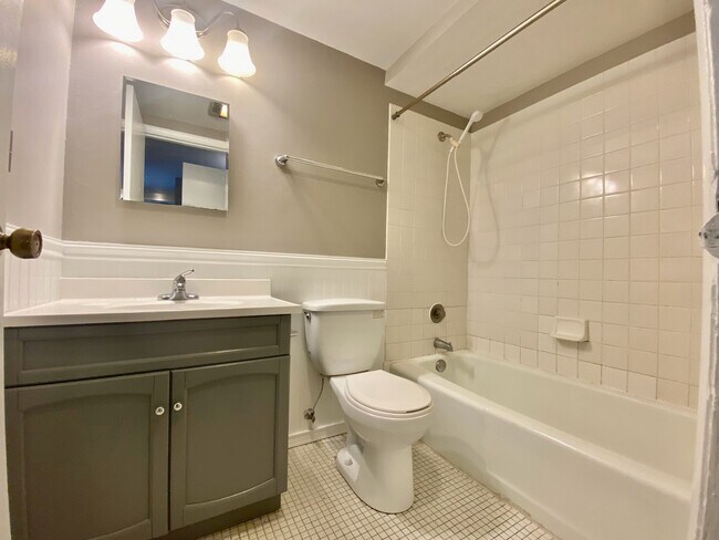 Building Photo - 2301 Beau Monde Ln