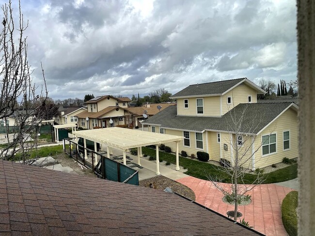 Building Photo - MOVE IN SPECIAL $500 OFF FIRST MONTHS RENT in this 55+ Community!!