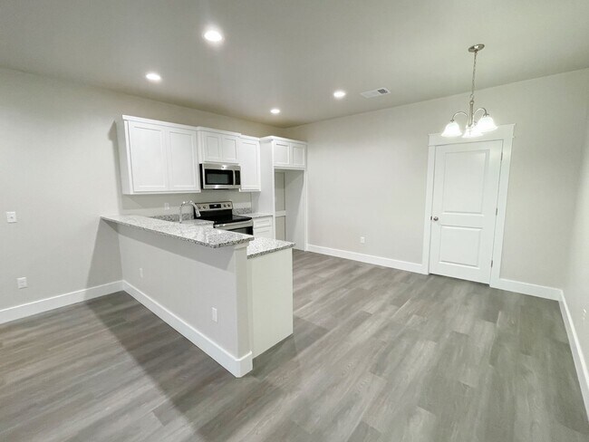 Building Photo - Beautiful 4 bedroom 2 Bath Home in New Community