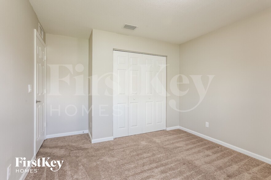 Building Photo - 461 SW Kestor Dr