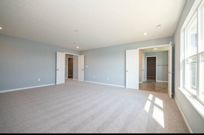 Building Photo - 5817 Flat Hill Dr