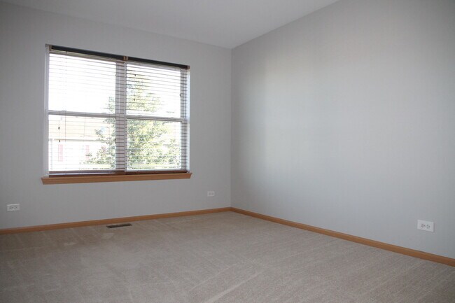 Building Photo - 383 Chesapeake Ln