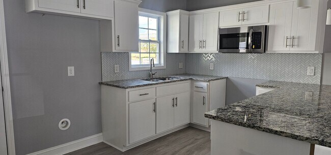 Building Photo - Newly Constructed 2 & 3 bedroom Cross Cree...