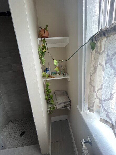 Building Photo - 12 Farrington Ave