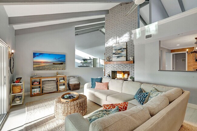 Building Photo - 3271 SE Court Dr