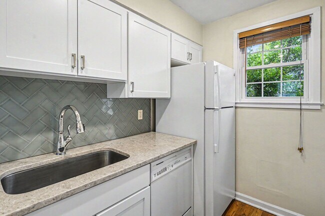 Building Photo - Charming Montclair Patio Home | 2 Bed | Private Yard
