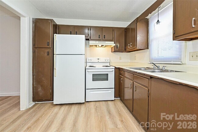 Building Photo - 268 Church St N