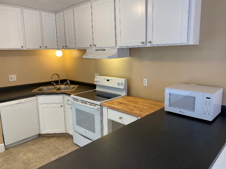 Building Photo - 2747 Leisure Dr