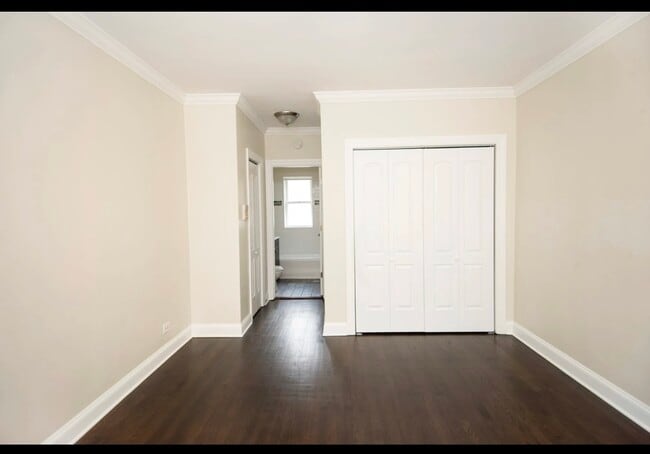 Building Photo - 3817 N Greenview Ave
