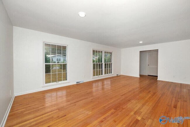 Building Photo - 2105 Shannonhouse Rd SW