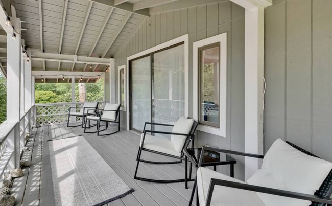 Building Photo - UNFURNISHED - 2 Bed 2 Bath + HUGE BONUS in a wooded oasis - NO HOA - off Middle Sound Loop