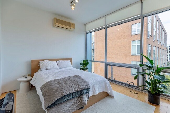 Building Photo - Amazing Two-Level Loft in the Heart of the...