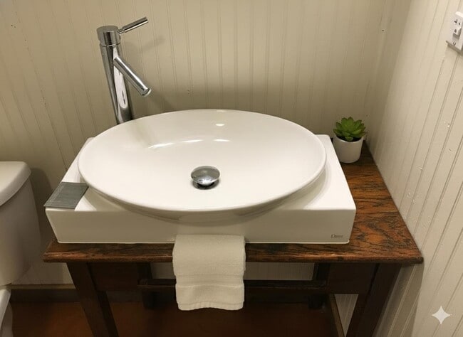 Building Photo - 601 Live Oak St