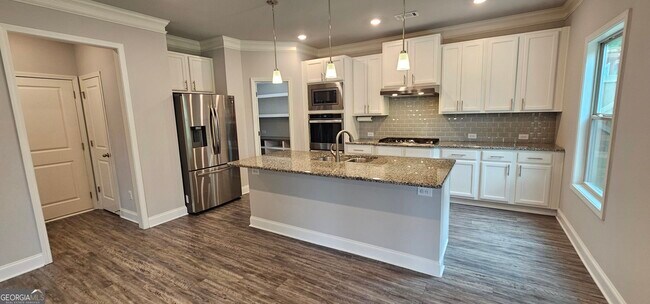 Building Photo - 352 Newshaw Dr