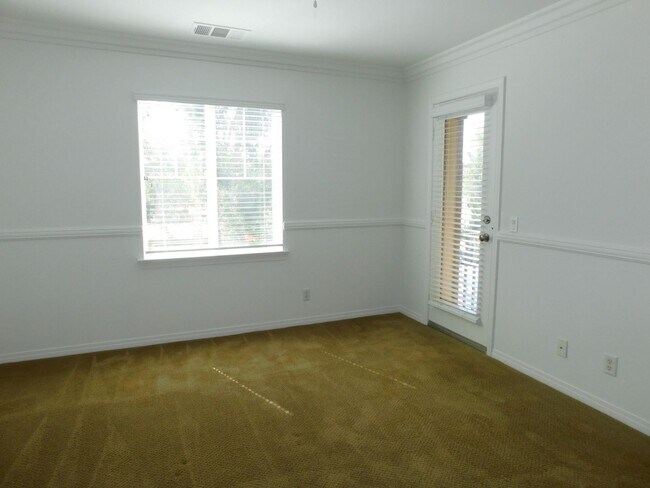 Building Photo - Beautiful 4 bed, 2.5 bath unit in Orange.