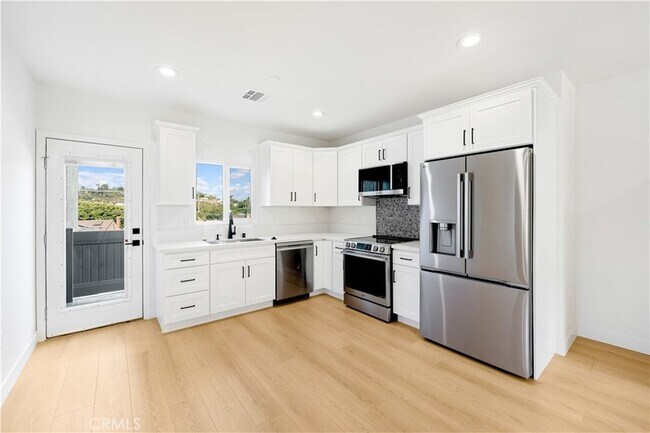 Building Photo - 4038 Somers Ave