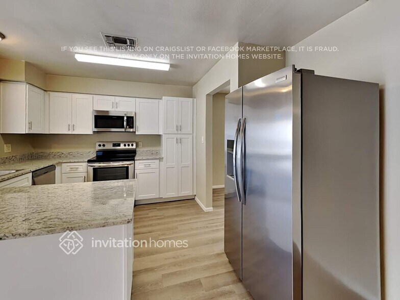 Building Photo - 5638 W Comet Ave