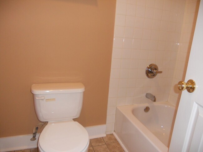 Building Photo - 118 Golf Club Ln