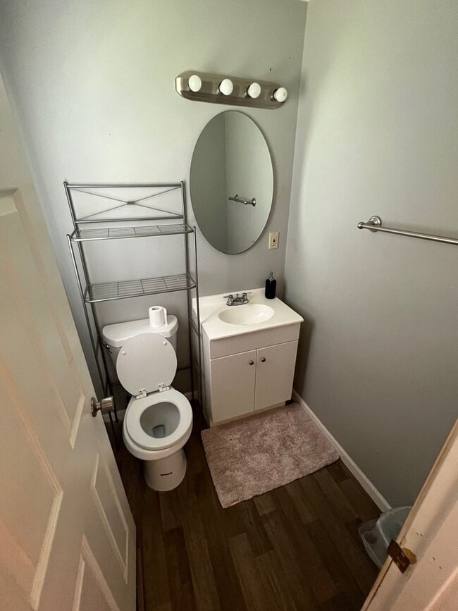 Building Photo - 3 Bedroom Ranch in Southwood - Available S...