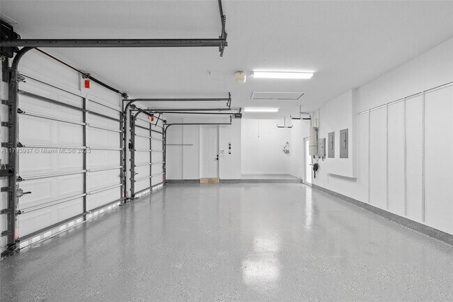 Building Photo - 9400 SW 93rd Ct
