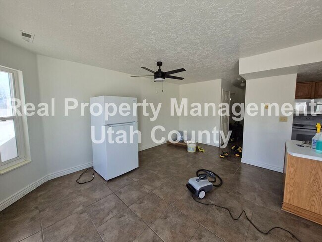 Building Photo - 747 Hanover Dr