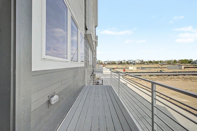 Building Photo - 707 Saddle Dr
