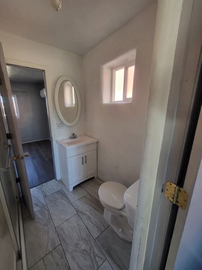 Building Photo - Newly renovated 2 bedroom House