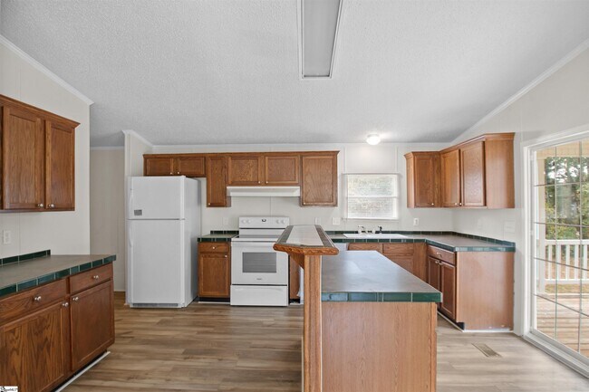 Building Photo - 296 Fish Camp Rd