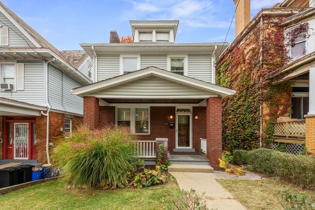 Building Photo - MOVE IN TODAY! Don't miss this FULLY RENOV...