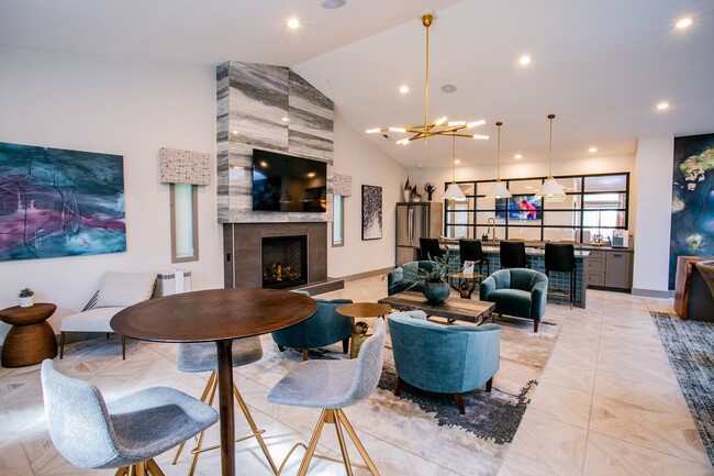 Clubhouse Lounge & Kitchen - The Park at Mill Plain