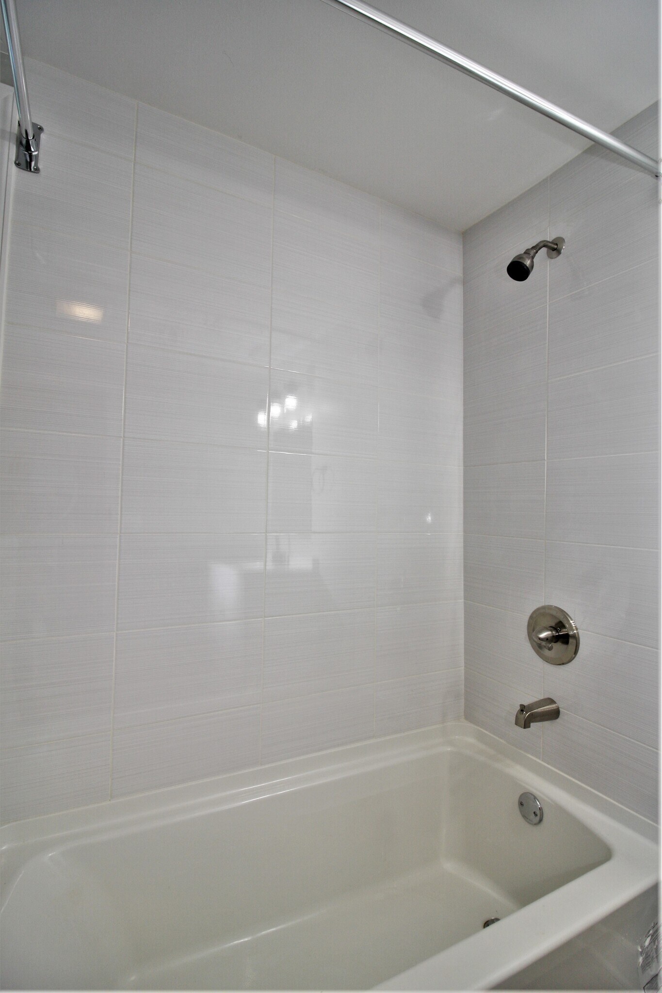 Building Photo - 4634 Southcrest Dr