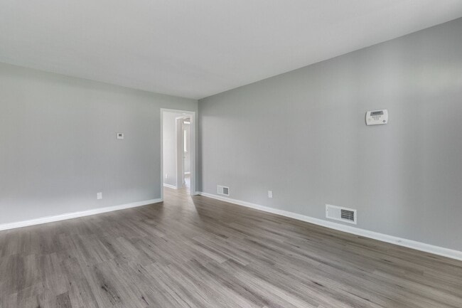 Building Photo - Newly Renovated 2BR/2BA Apartment near Dow...